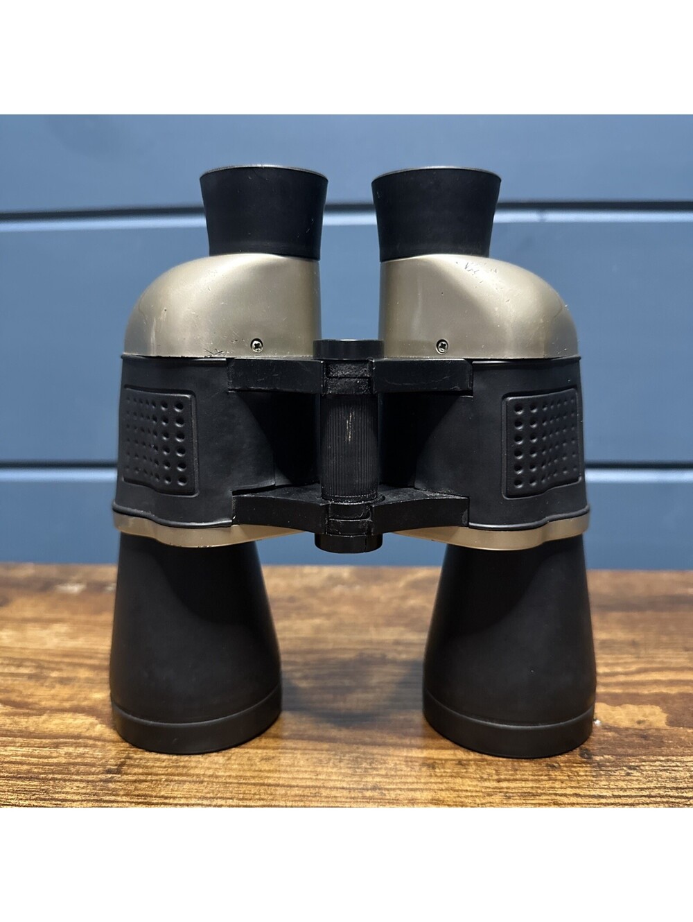 Breaker JL99888 10x50 autofocus binoculars black and gold design.